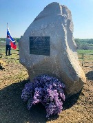 i (14) 7 мая 2019 года установлен Памятный знак, в виде камня с табличкой.