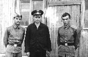 1971 Захаров с курсантами.jpg