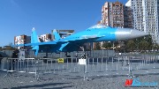 Самолет Су-27, олицетворение авиации в городе Волгограде.